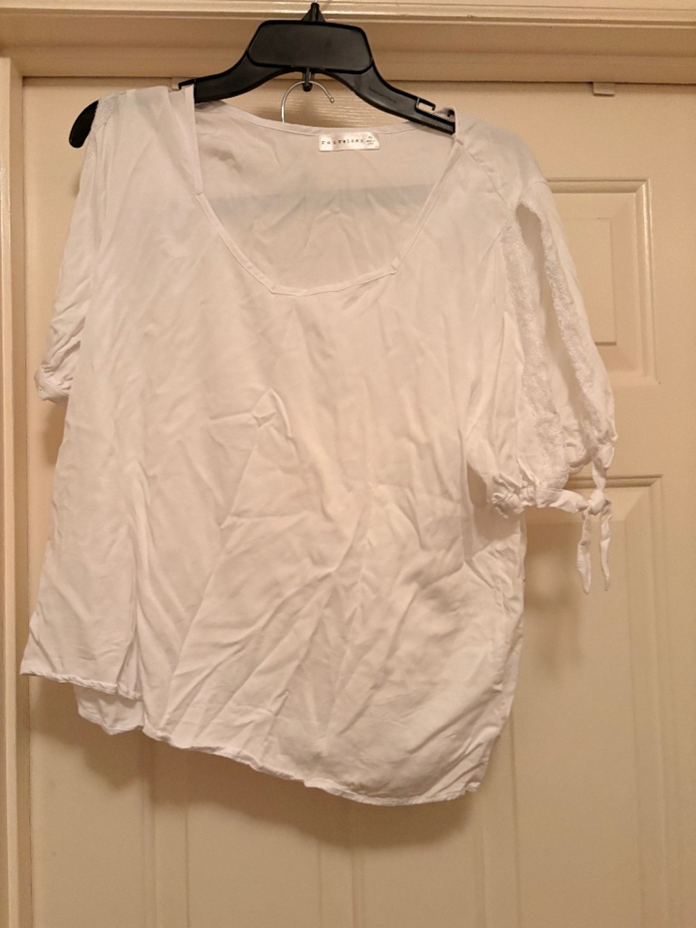 White Lace Sleeves bliuse